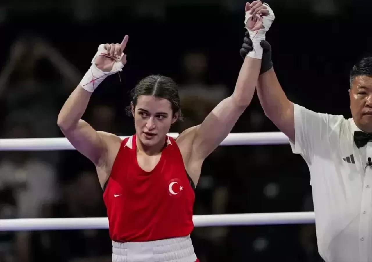 Milli boksör Esra Yıldız Kahraman, Paris 2024'te son 16'da