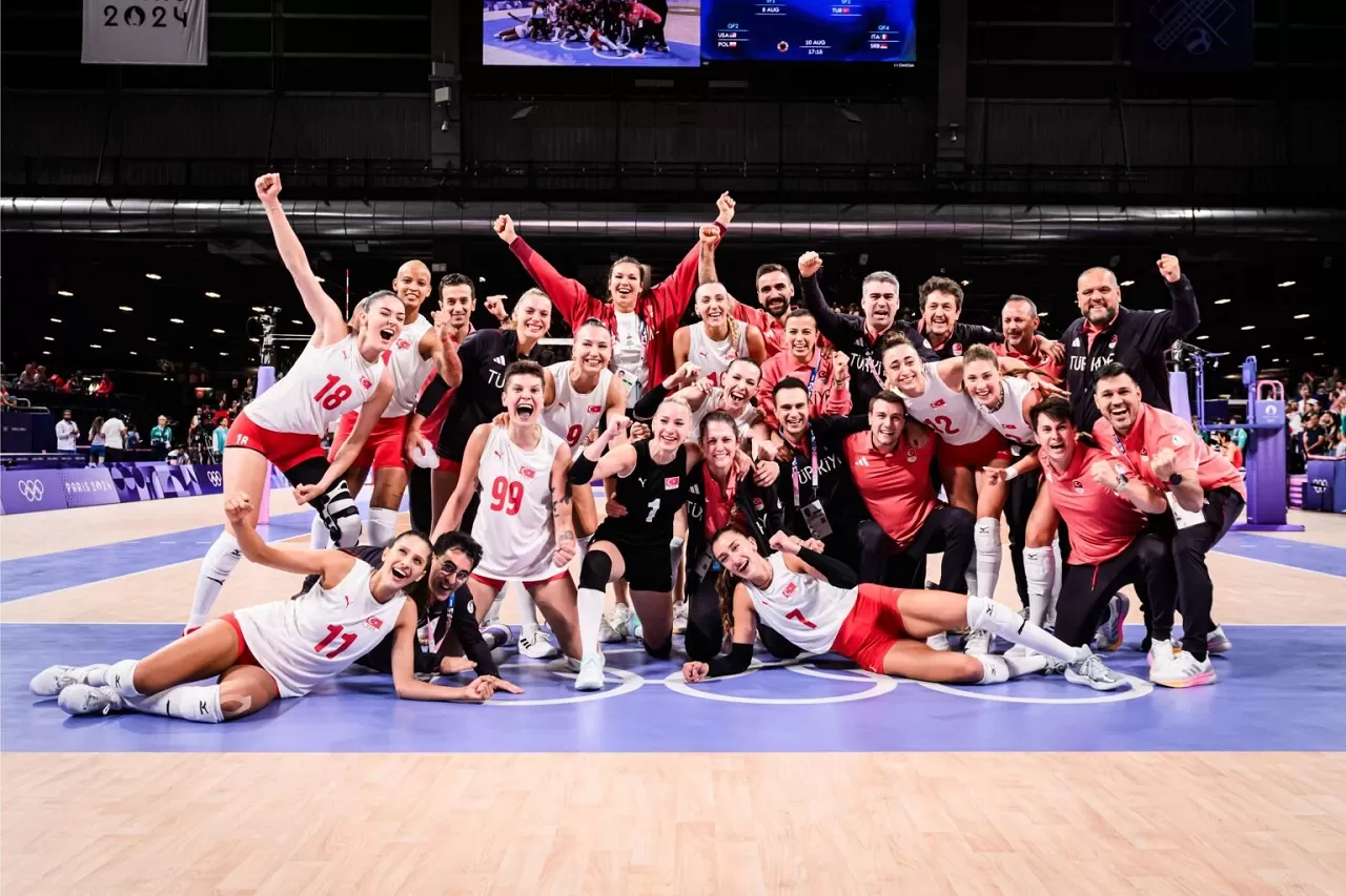 Türkiye voleybol yarı final rakibi kim? Filenin Sultanları yarı final maçı ne zaman?