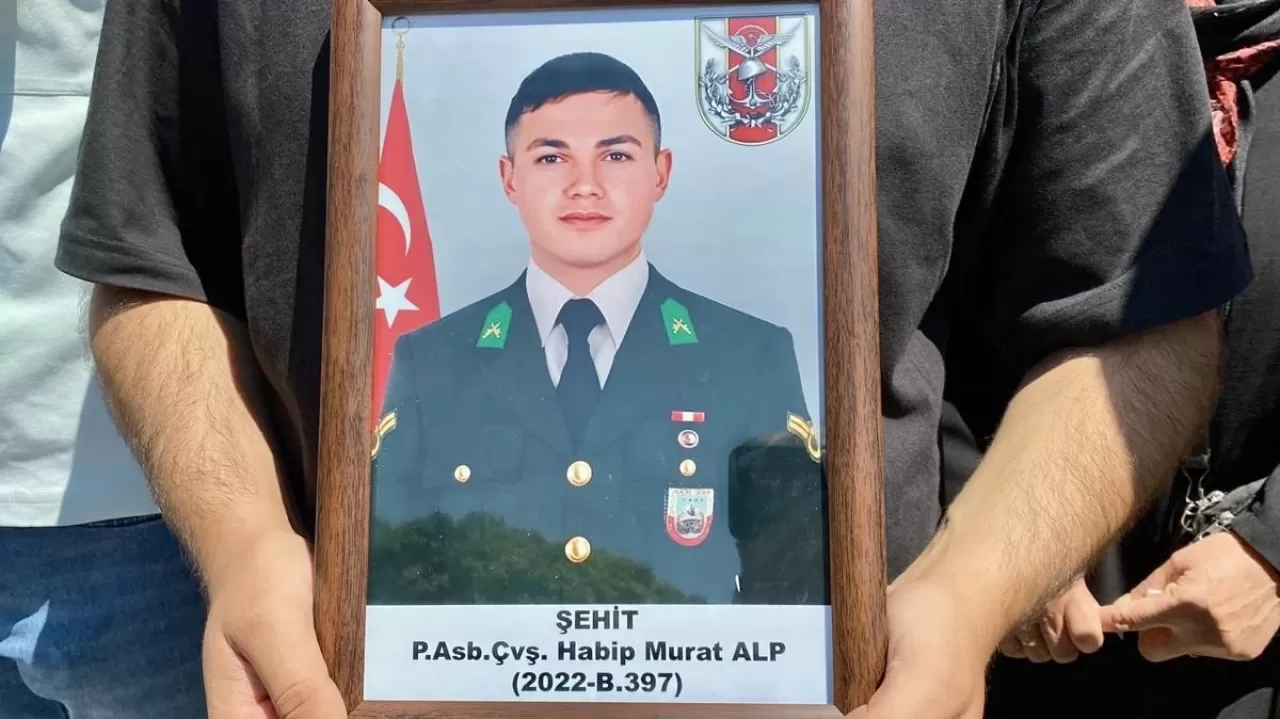 Şehit Astsubay Habip Murat Alp'in naaşı dualarla toprağa verildi