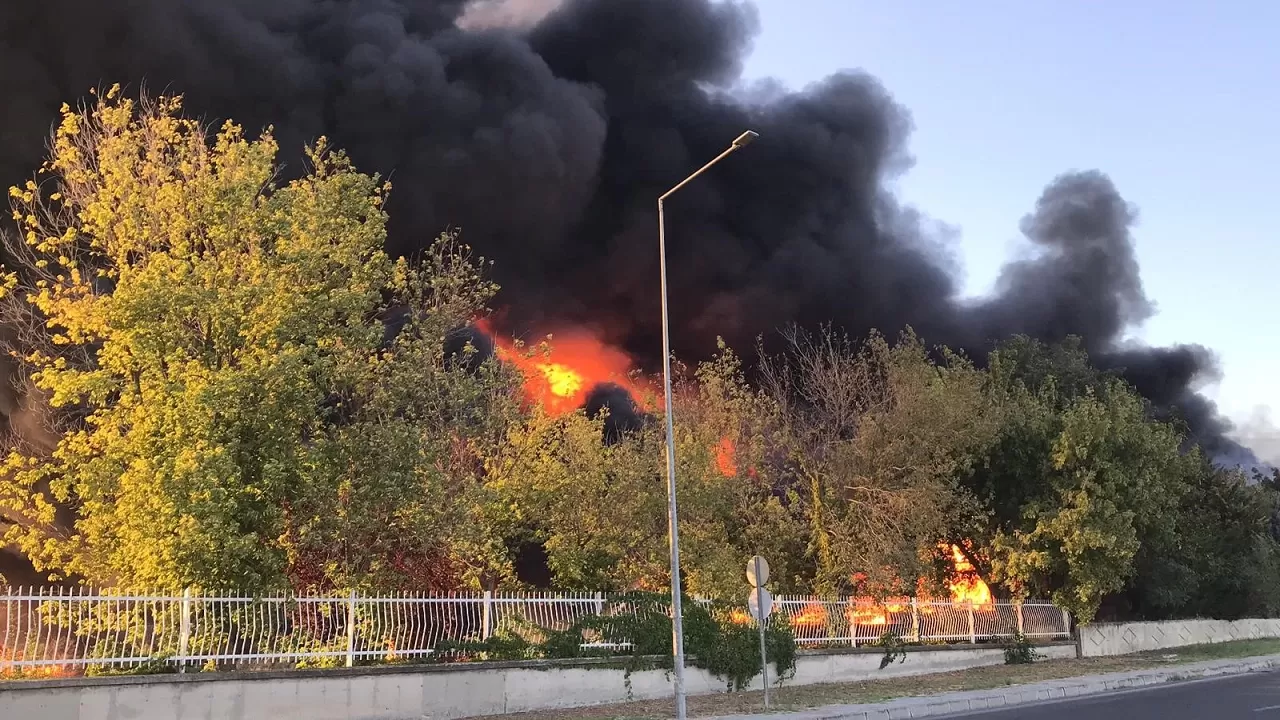 Tekirdağ'daki fabrika yangını büyük oranda kontrol altına alındı