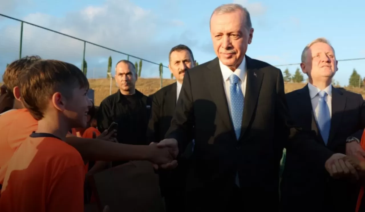 Cumhurbaşkanı Erdoğan, Başakşehir Futbol Akademisi'ni gezdi