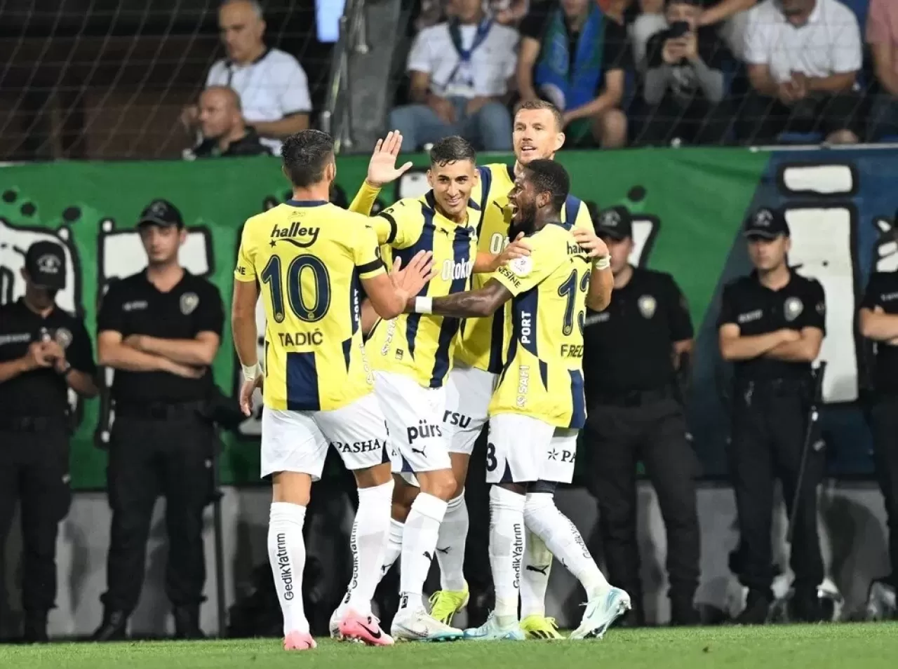 Fenerbahçe ve Alanyaspor mücadelede! İşte muhtemel 11'ler