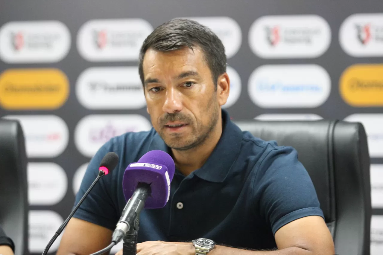 Van Bronckhorst: İstanbul’a galibiyetle döndüğümüz için mutluyuz