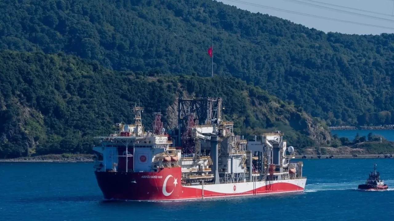 238 metrelik dev doğal gaz Karadeniz'de hedefine ilerliyor