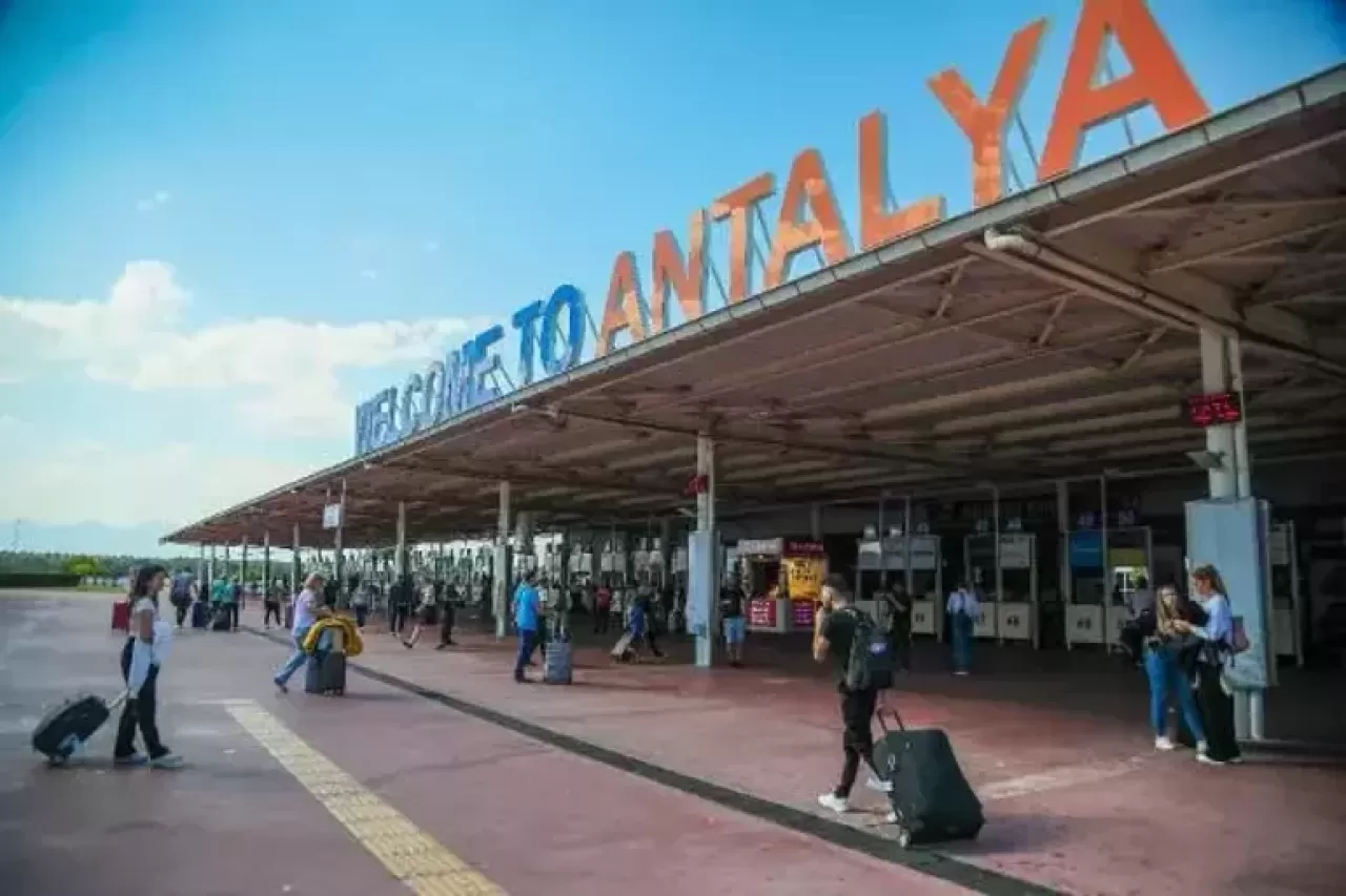 Antalya'ya turist akını! İlk sırada Ruslar var!