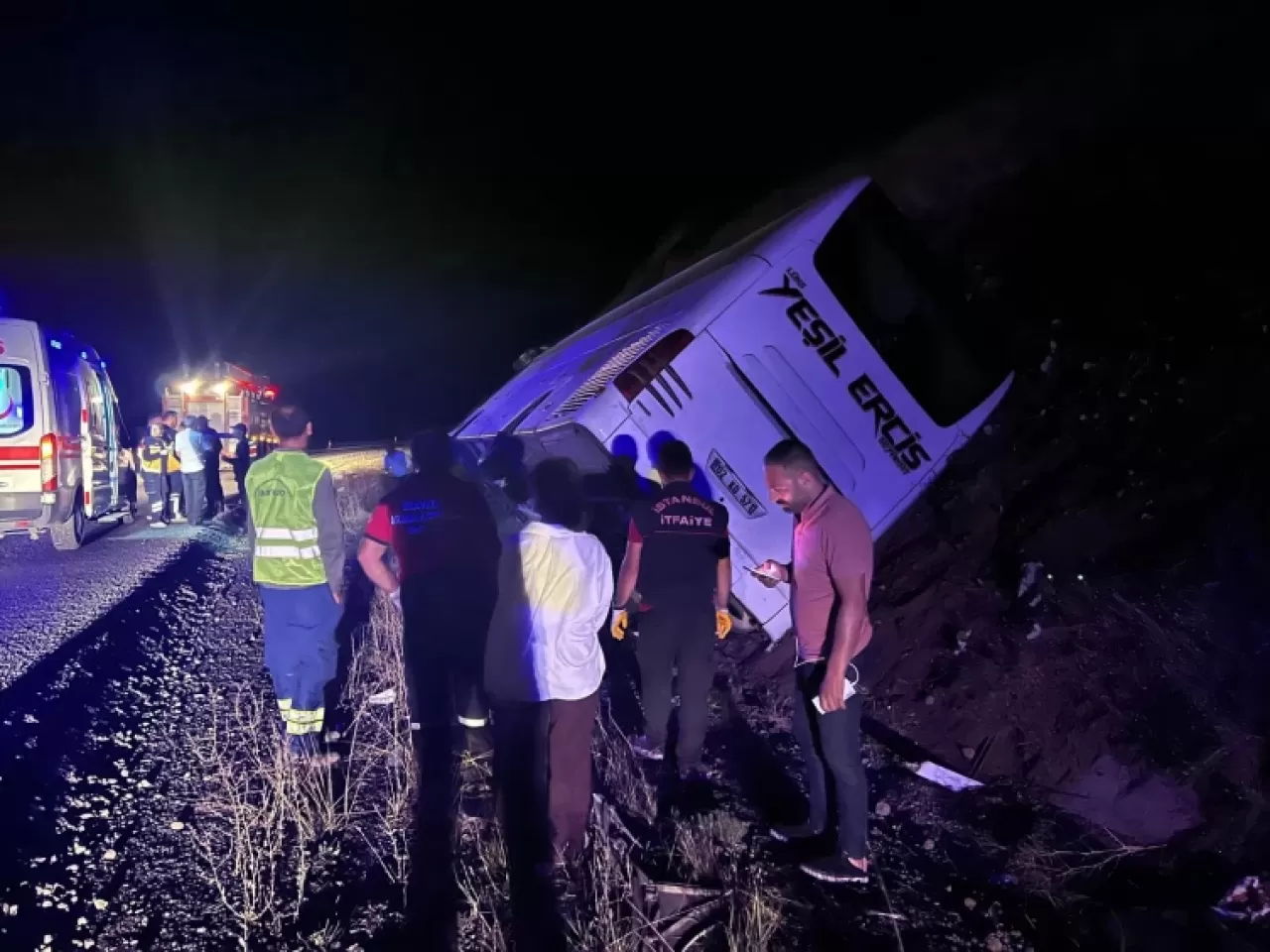 Sivas'ta yolcu otobüsü devrildi, 24 kişi yaralandı