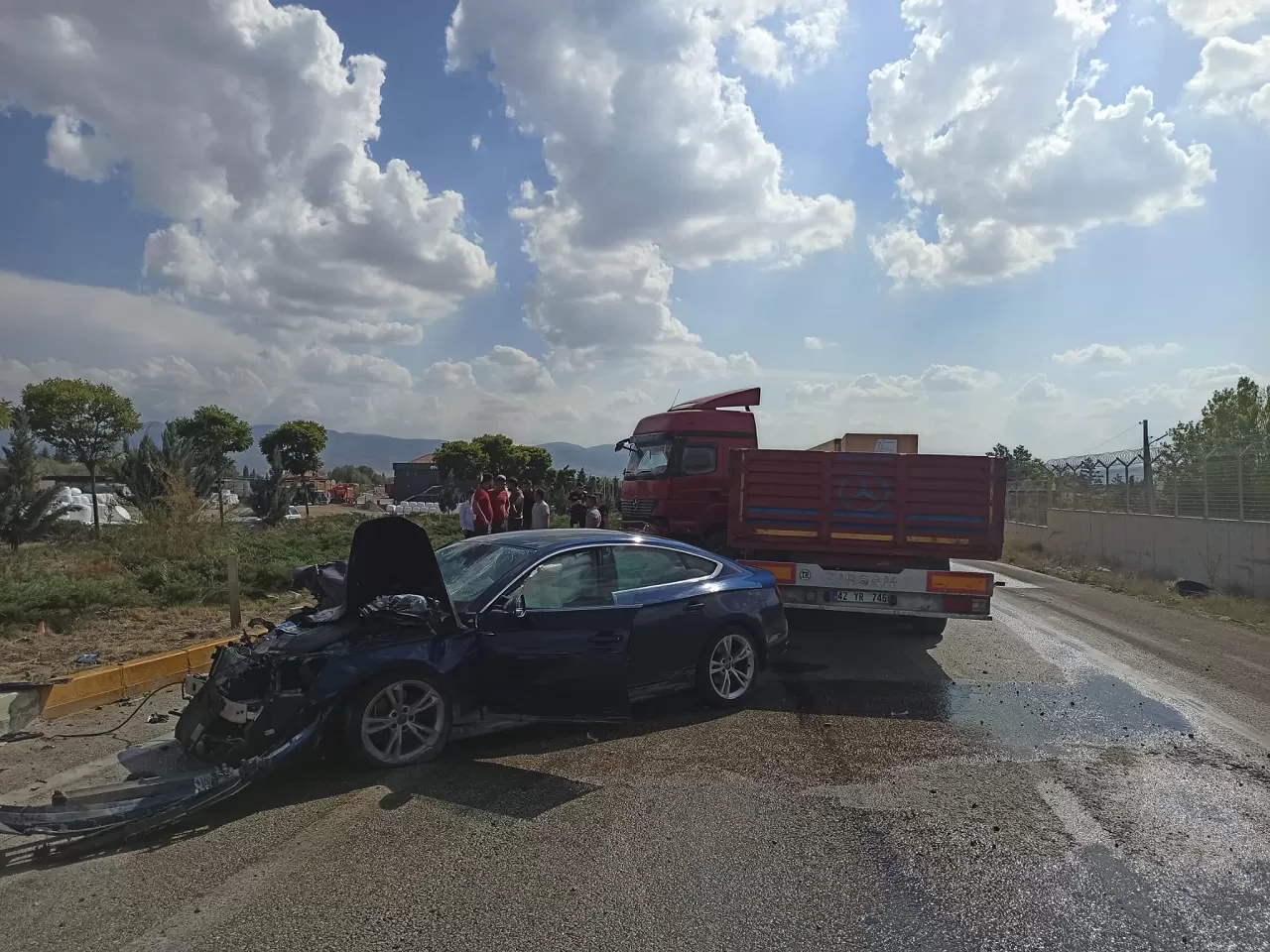 Konya'da otomobil ile tır çarpıştı: 2 yaralı