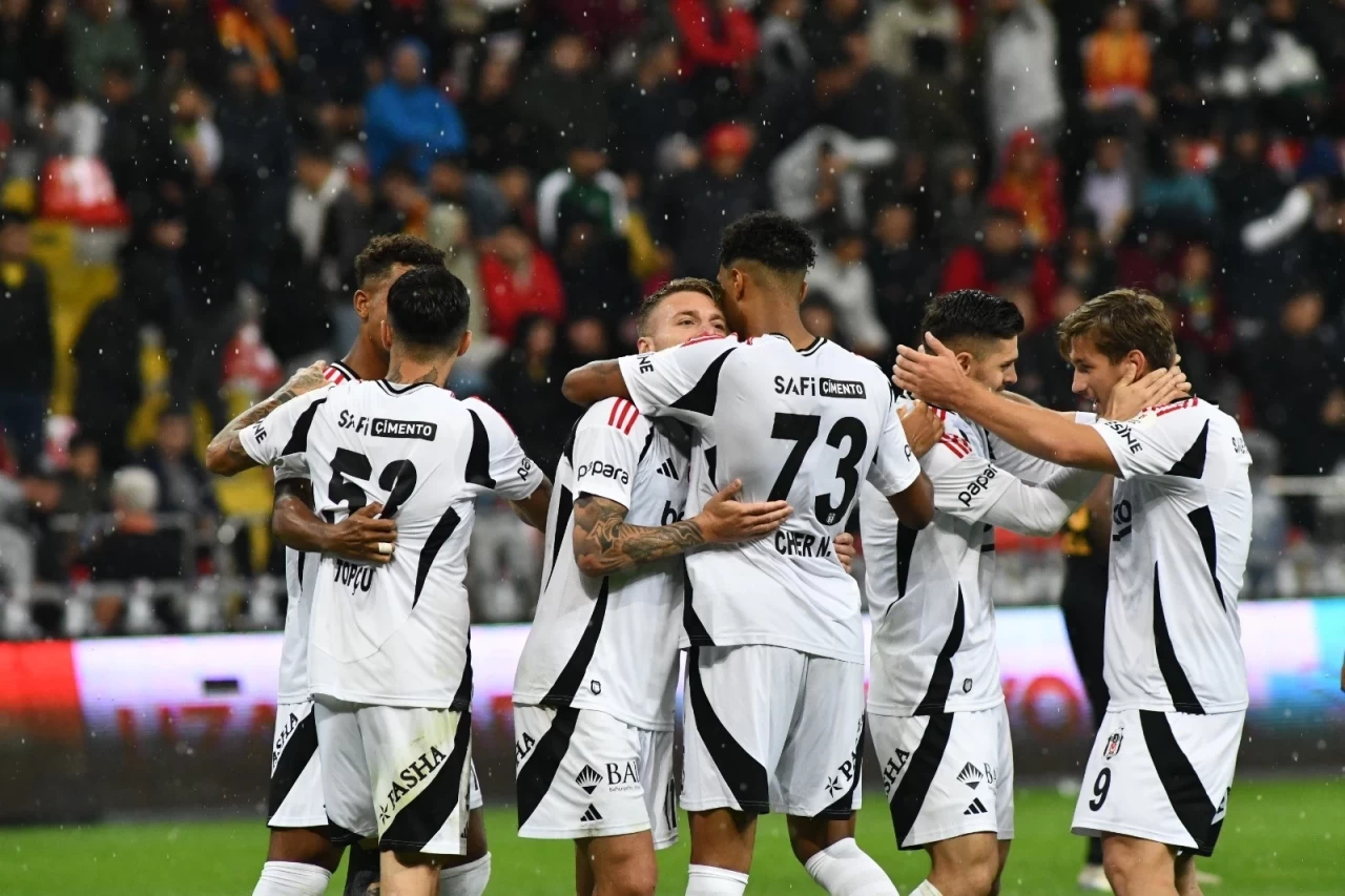 Zirve yarışında Beşiktaş hata yapmadı! Kayserispor'u 3 golle geçti