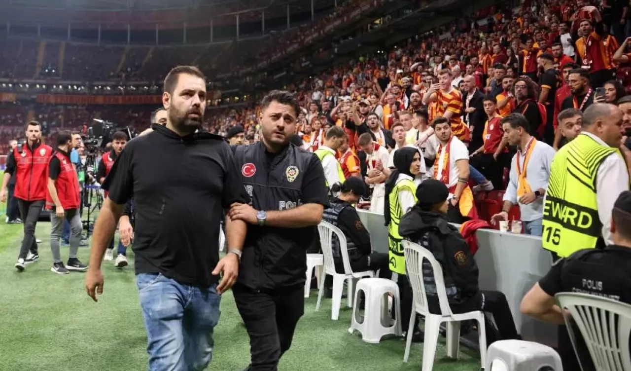 Galatasaray - PAOK maçında gerginlik