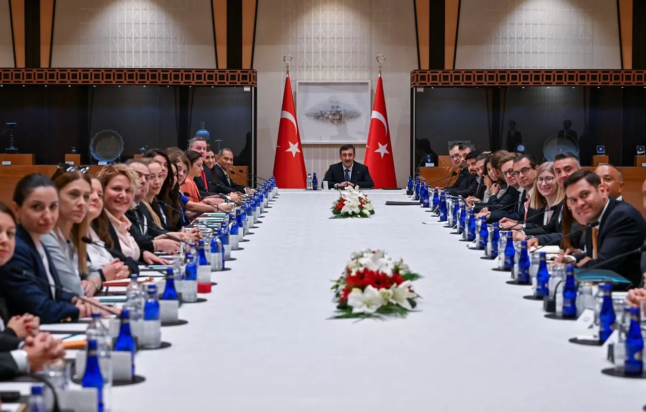 Cumhurbaşkanı Yardımcısı Yılmaz, ABD Ticaret Odası Başkan Yardımcısı Choksy'yi kabul etti.