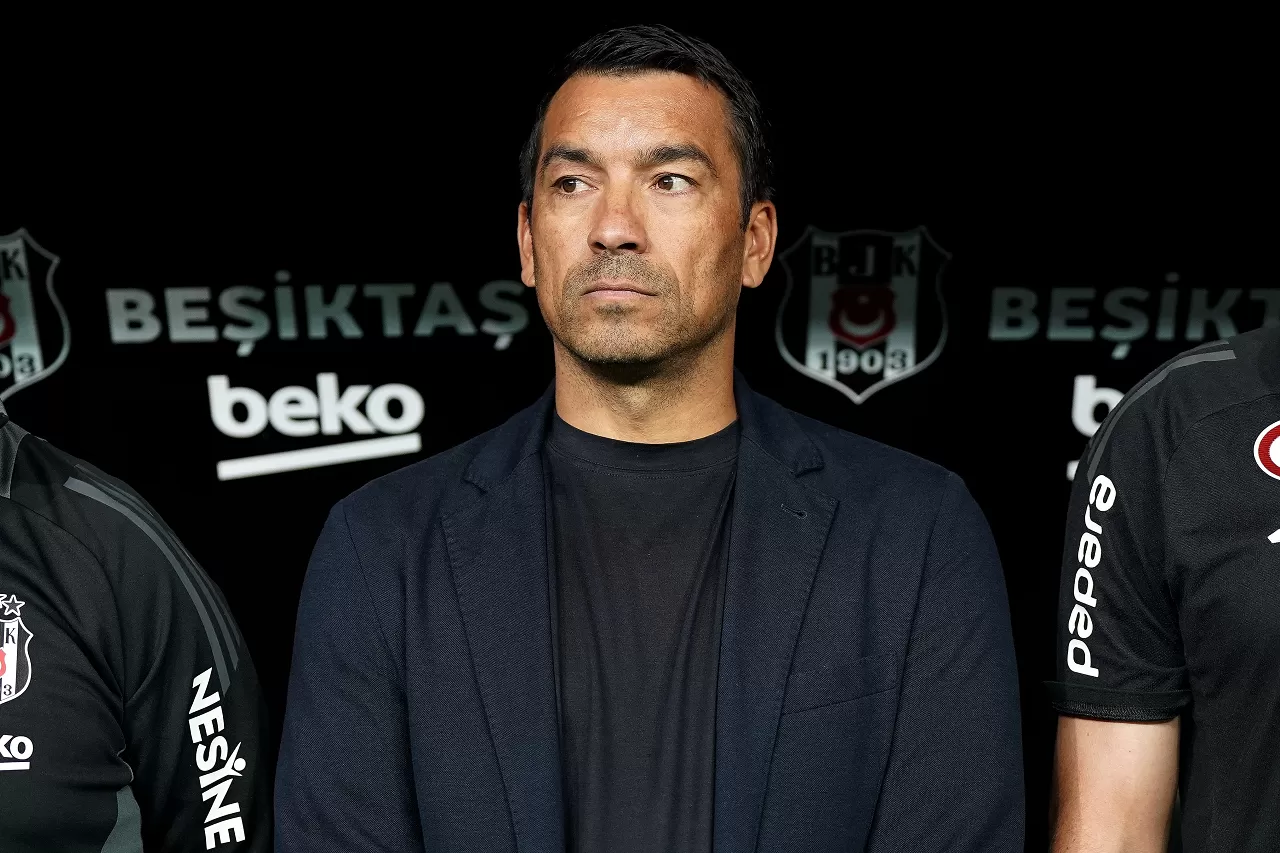 Giovanni van Bronckhorst, Nevio Scala'dan sonra bir ilki başardı