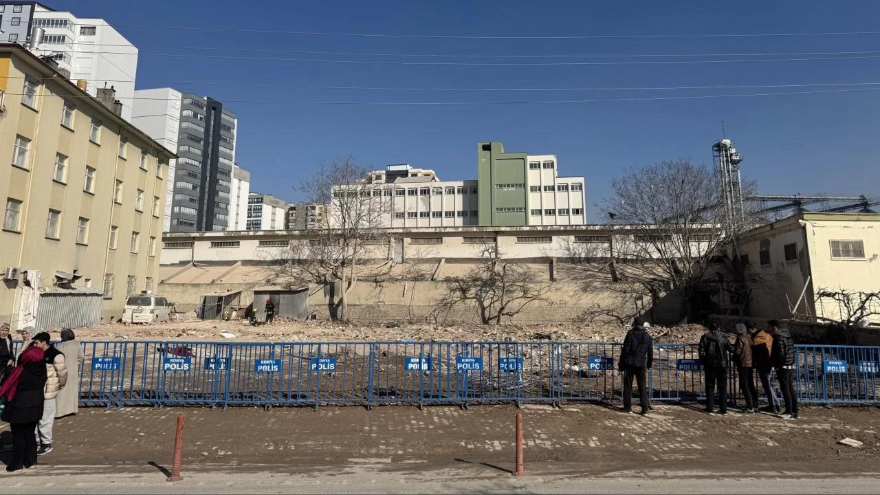 Konya'da çöken binayla ilgili 6 şüpheli adliyede