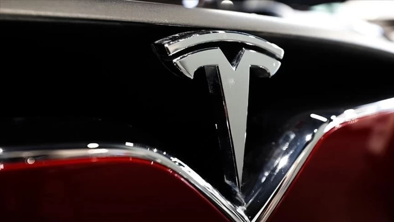 Tesla, geri görüş kamerası sorunu nedeniyle 240 bin aracını geri çağırdı