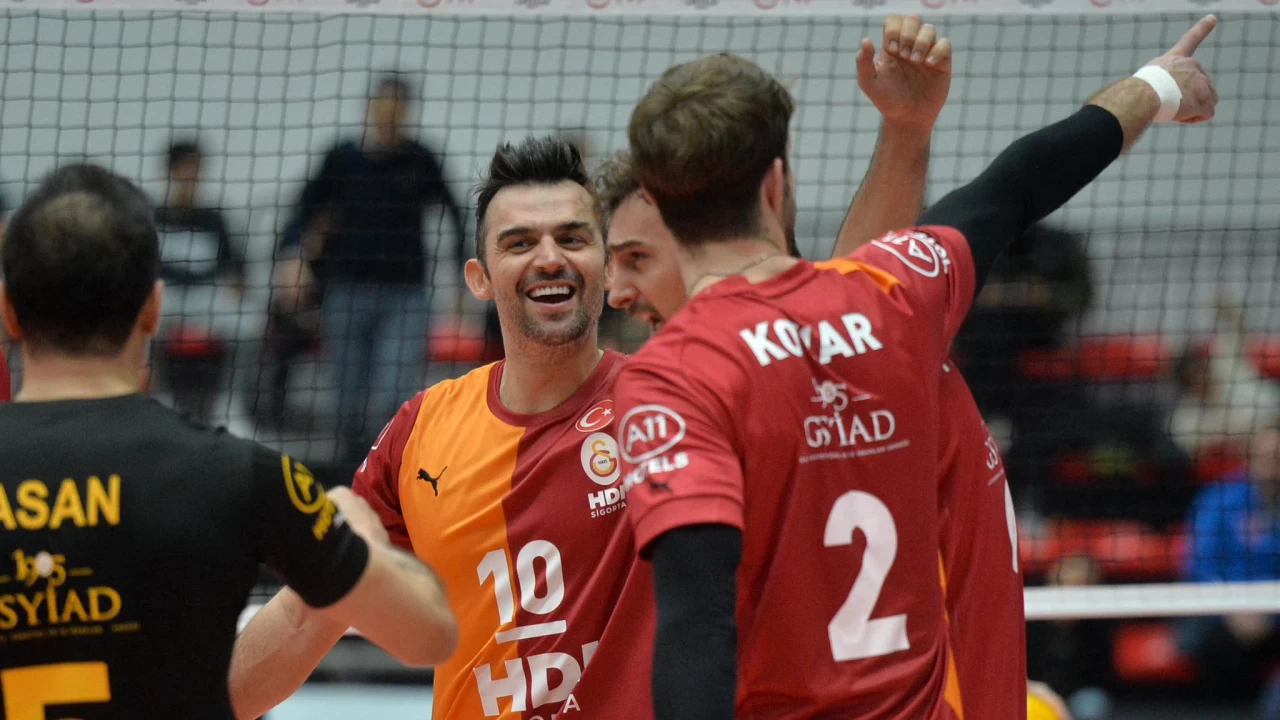 Galatasaray erkek voleybol takımı evinde TÜRŞAD’ı 3-0 mağlup etti