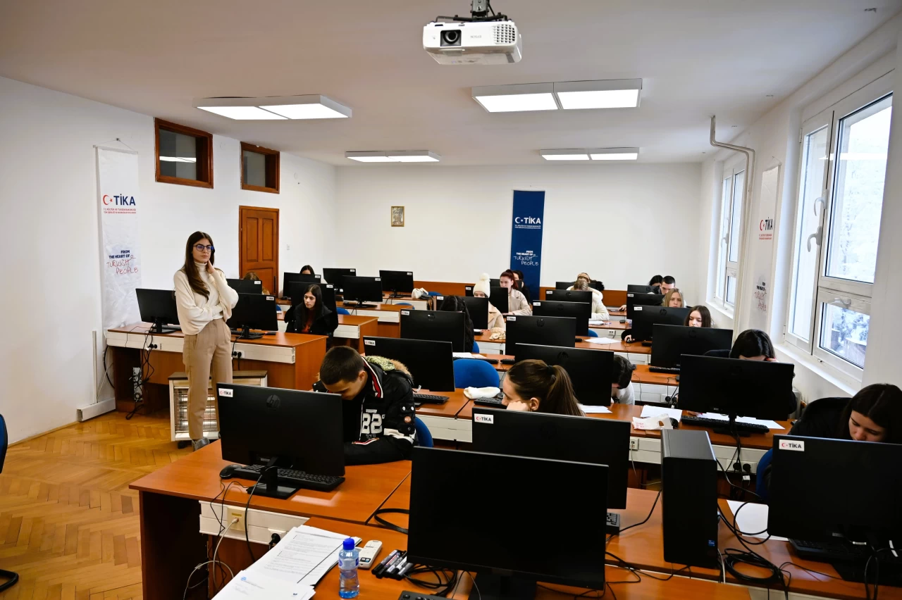 TİKA bu sefer Karadağ'da: Devlet Üniversitesi'ndeki bilgisayar laboratuvarını modern teknolojiyle yeniledi