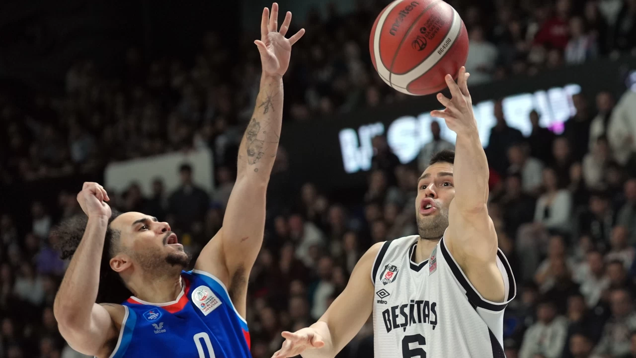 Beşiktaş Basketbol Süper Ligi'nde Anadolu Efes'i farklı mağlup etti