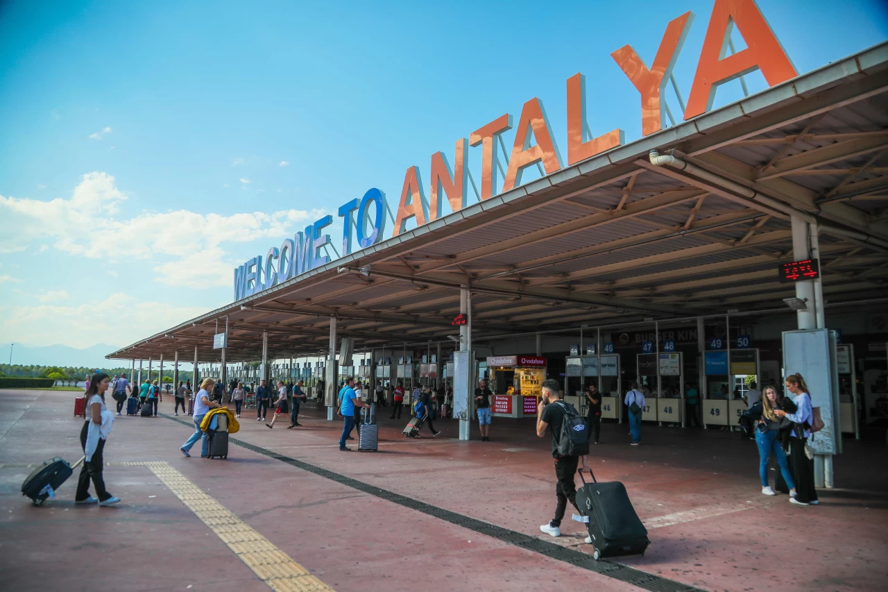 Antalya, 2024'te ziyaretçi rekoru kırdı: 17 milyon kişi!