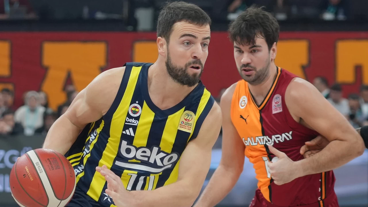 Basketbol Süper Ligi'nde Fenerbahçe Basketbol, deplasmanda Galatasaray Basketbol'u mağlup etti | Potadaki derbi Fenerbahçe'nin!