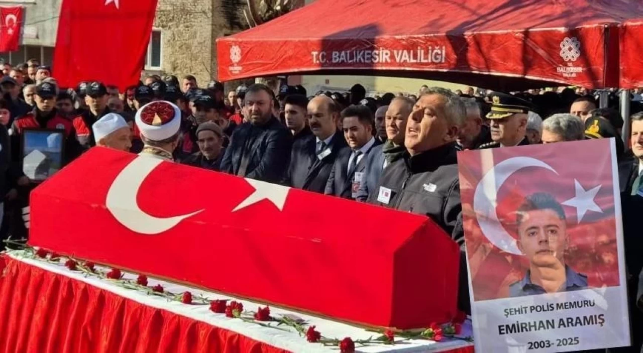 Şehit polis Emirhan Aramış son yolculuğuna uğurlandı! Babanın sözleri yürek dağladı