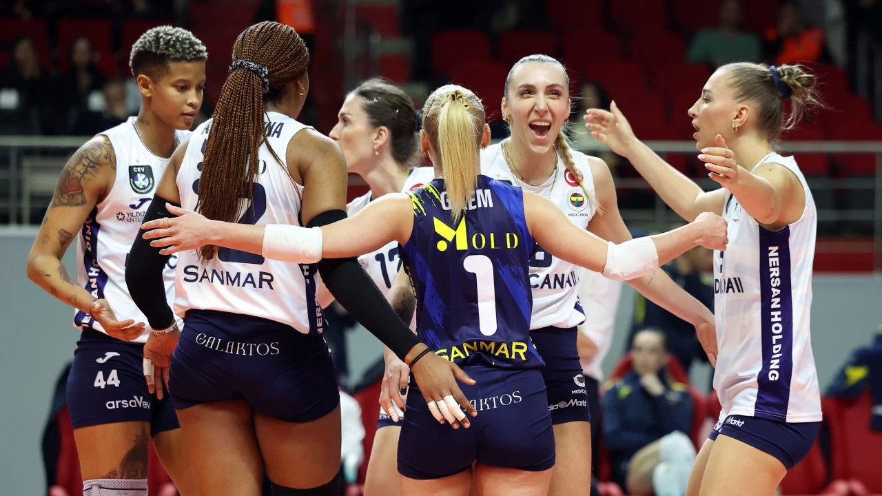 Voleybol Sultanlar Ligi’nde Fenerbahçe Kadın Voleybol Takımı, Türk Hava Yolları’nı zorlanmadan geçti