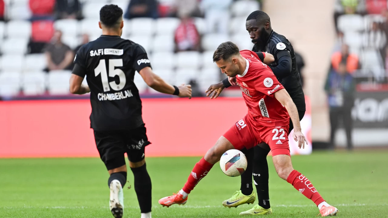 Süper Lig'de Beşiktaş öne geçti, Antalyaspor yakaladı | maç sonucu: Antalyaspor 1 Beşiktaş 1