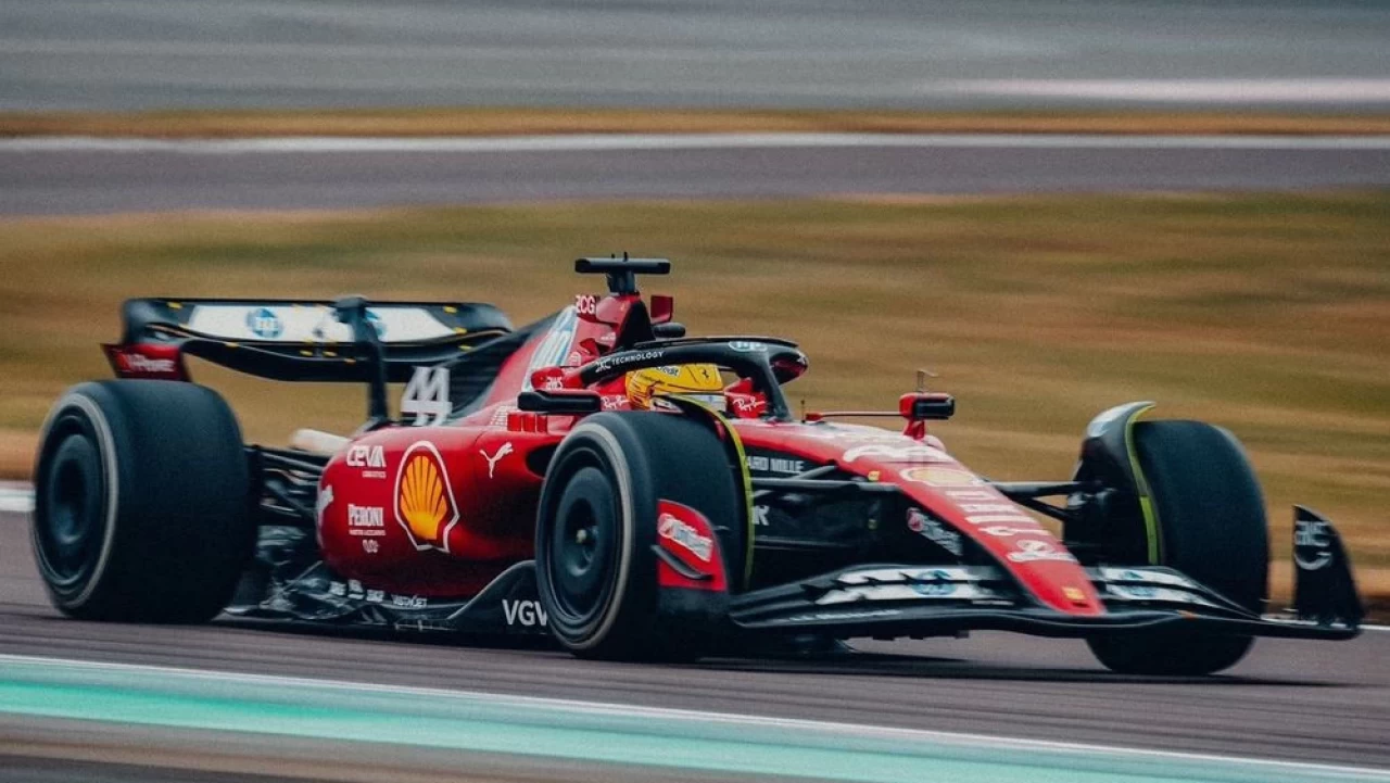 Lewis Hamilton Ferrari ile ilk test sürüşüne çıktı | Formula 1’de yeni dönem başladı