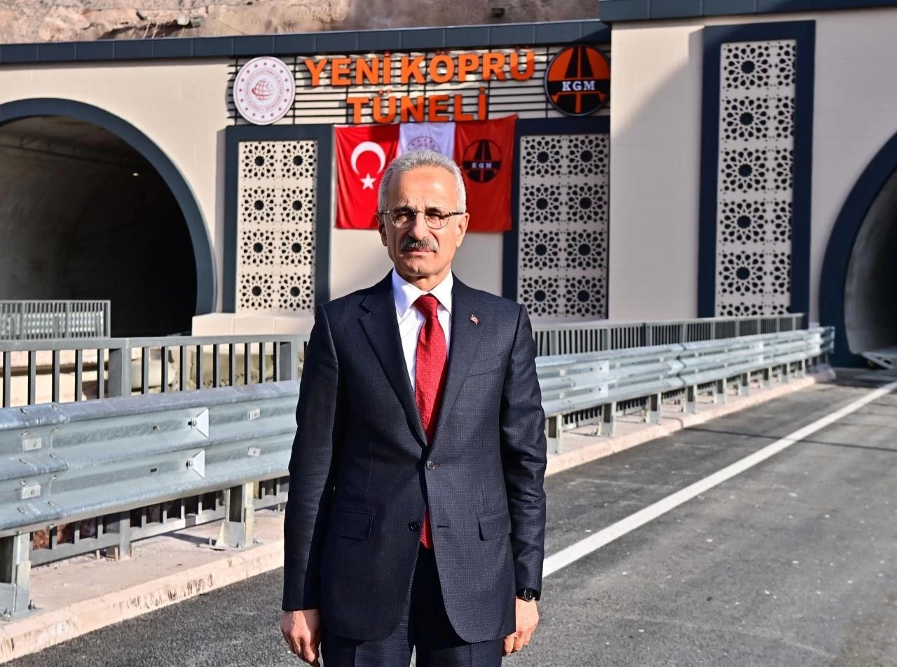 Hakkari-Yüksekova yolundaki Yeniköprü Tüneli trafiğe açıldı