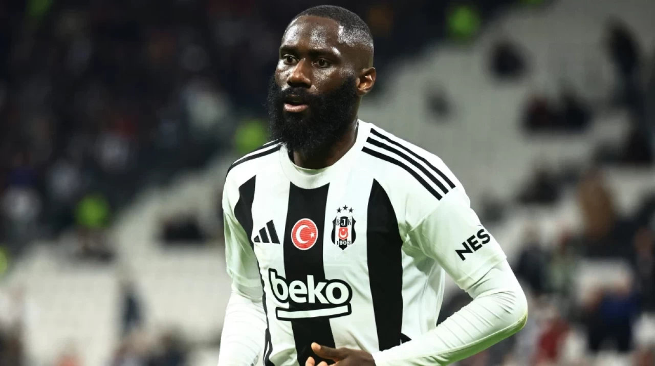 Beşiktaş, sol bek oyuncusunun ayrılığına hazırlanıyor! Masuaku, AEK ile anlaşmaya yakın