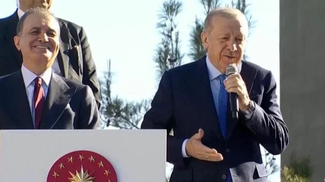 Cumhurbaşkanı Erdoğan'dan Özel'e kırmızı kart yanıtı: Bunlar pişpirik mi oynuyor poker mi...