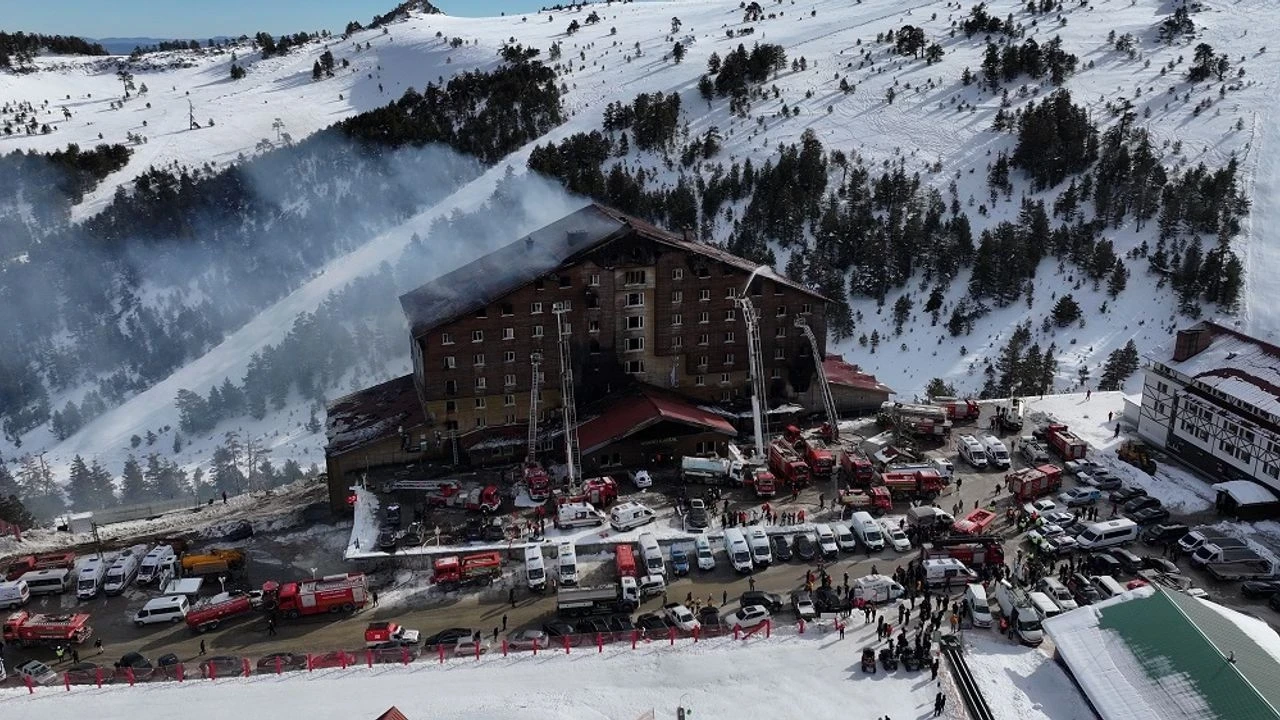 Kartalkaya yangınındaki arama çalışmalarına sabaha kadar ara verildi