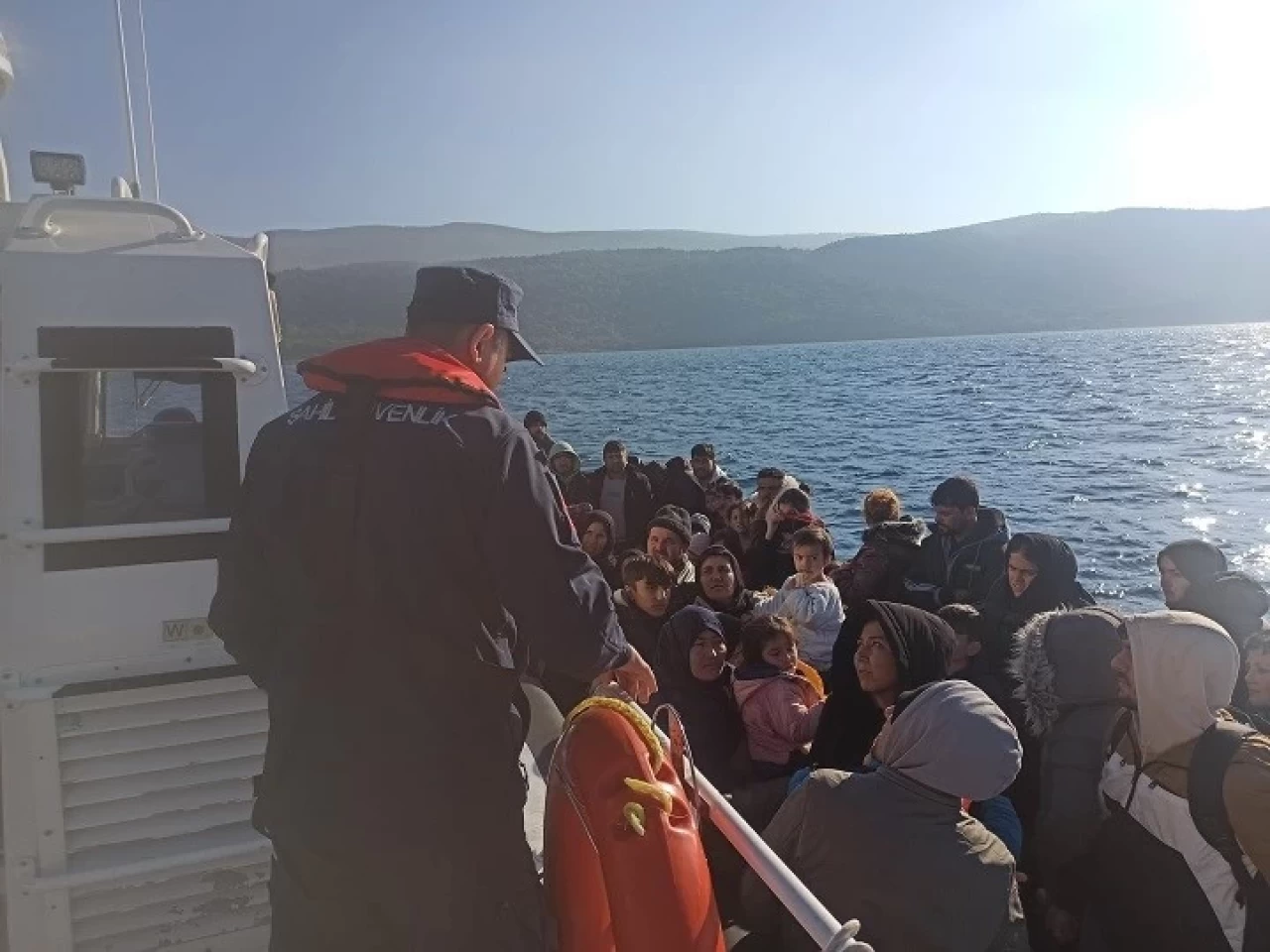 Kuşadası açıklarında 29 düzensiz göçmen yakalandı