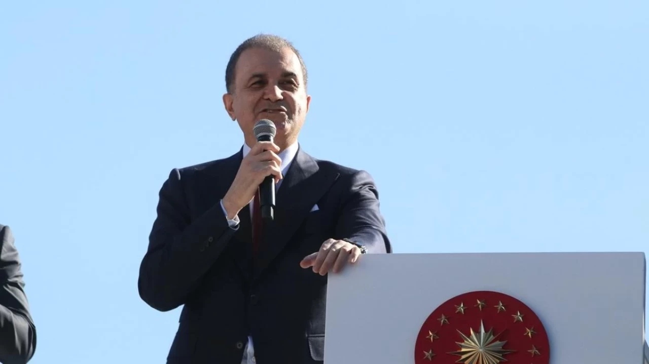 Ömer Çelik'ten AK Parti Adana İl Kongresi'nde Özgür Özel'e kırmızı kart tepkisi