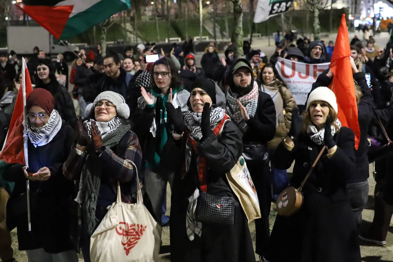 Paris ve Maccabi Tel Aviv maçı protesto edildi: "İsrail katil, Macron suç ortağı!"