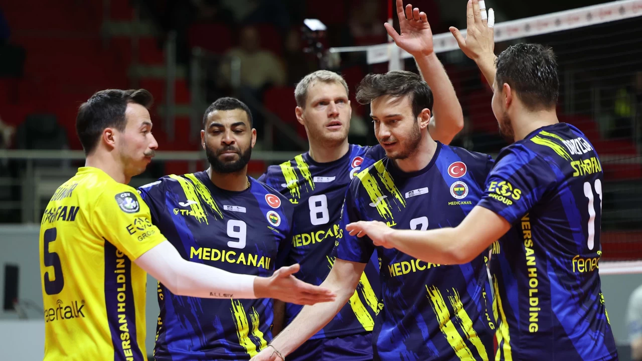 Efeler Ligi'nde Fenerbahçe Voleybol, Bursa Büyükşehir'i geriden gelerek mağlup etti