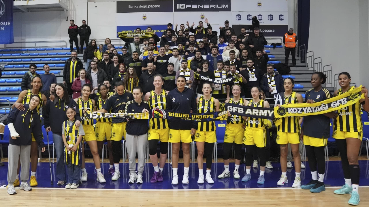 Fenerbahçe Kadın Basketbol Takımı Avrupa Ligi’nde grubunu zirvede tamamladı | Umana Reyer'i 86-66 mağlup etti