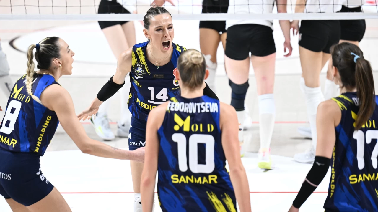 Fenerbahçe Kadın Voleybol Takımı, Voleybol Sultanlar Ligi'nde Beşiktaş Voleybol'u deplasmanda devirdi!