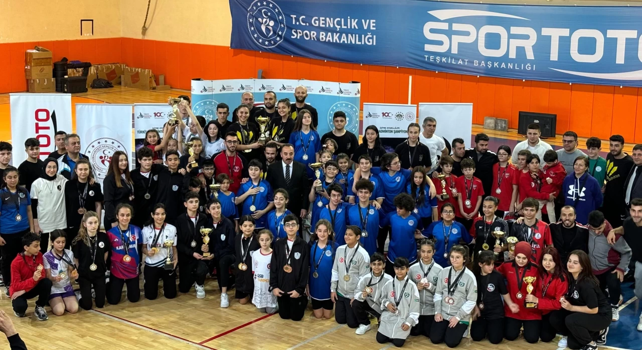 İşitme Engelliler Türkiye Badminton Şampiyonası sona erdi: 12 il ve 16 kulüpten 56 sporcu katıldı