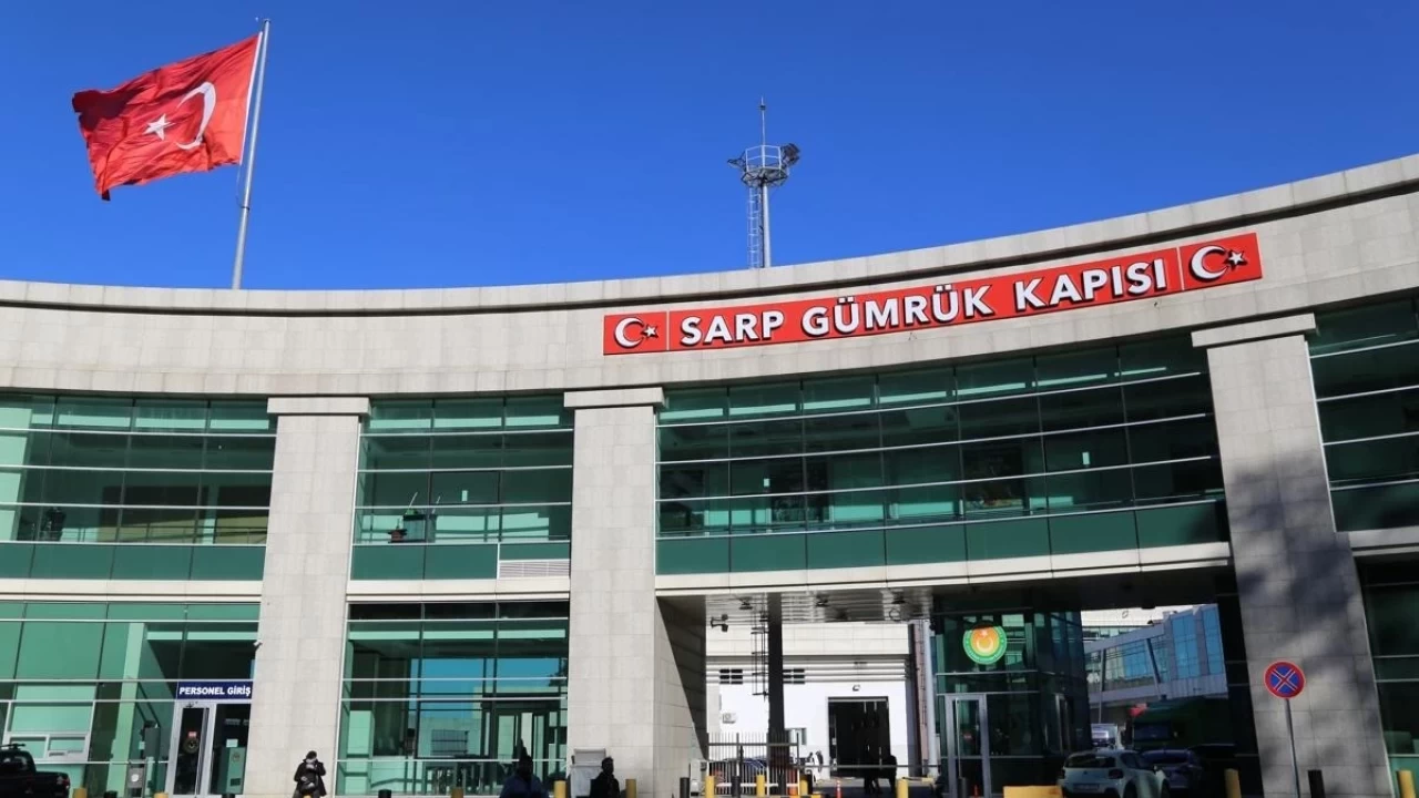 Sarp Sınır Kapısı'nda rekor: 37 bin 615 tır geçiş yaptı