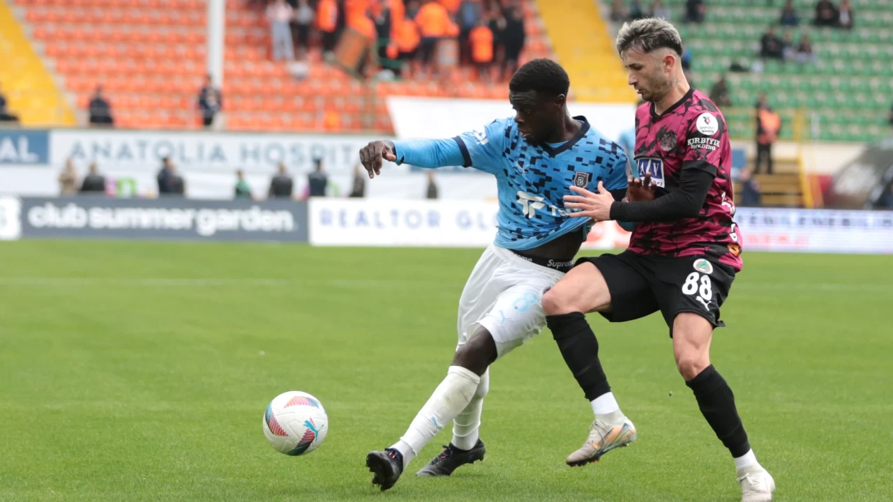 Süper Lig'de sezonun maçı! Alanyaspor 5 Başakşehir 4 maç sonucu