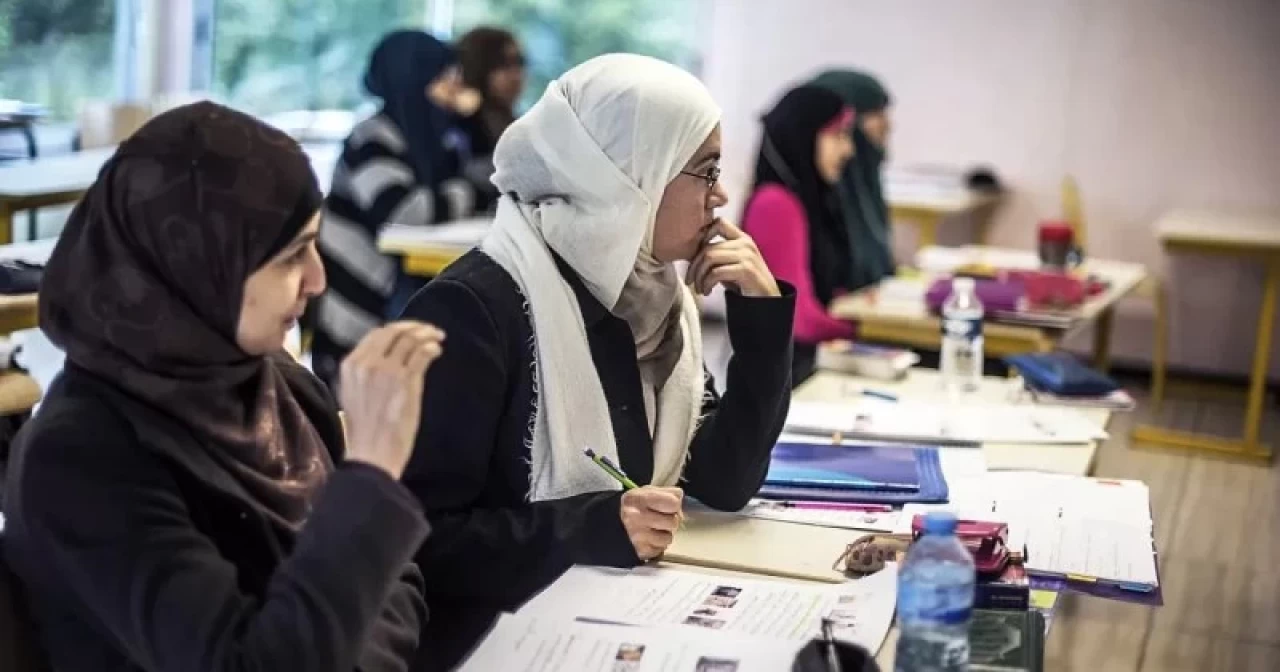 Avusturya'nın Aşağı Avusturya Eyalet Başkanı, 10 yaş altı kız çocuklarına başörtüsü yasağı istedi