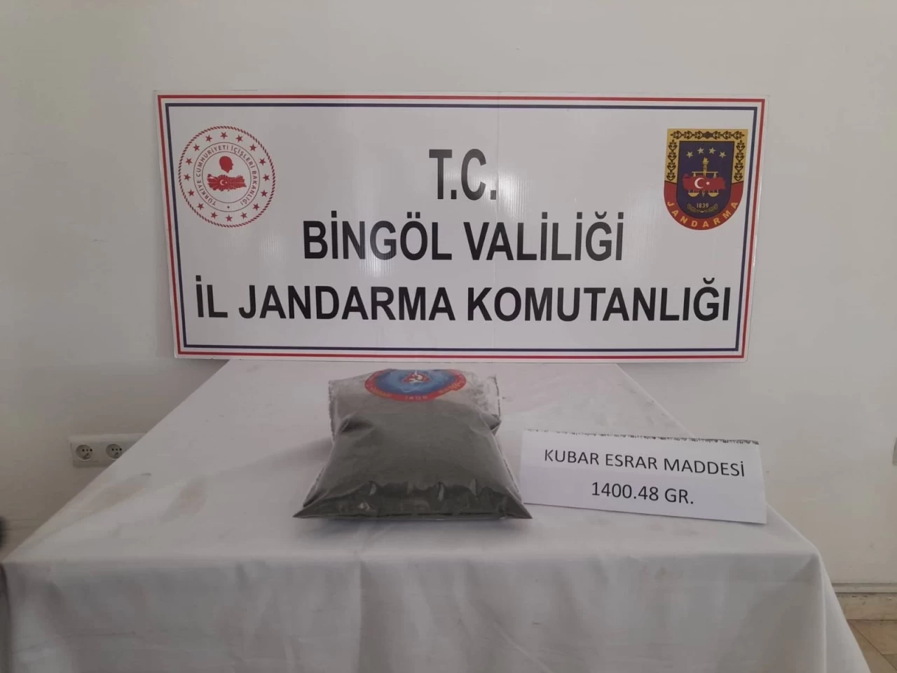 Bingöl'de jandarma operasyonunda 1.4 kilo esrar ve 2 tüfek ele geçirildi