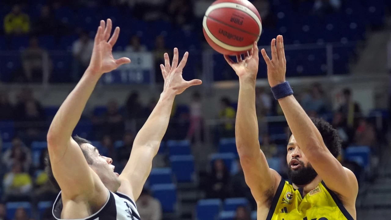 Basketbol Süper Ligi'nde derbi maçta Fenerbahçe, Beşiktaş'ı mağlup etti!