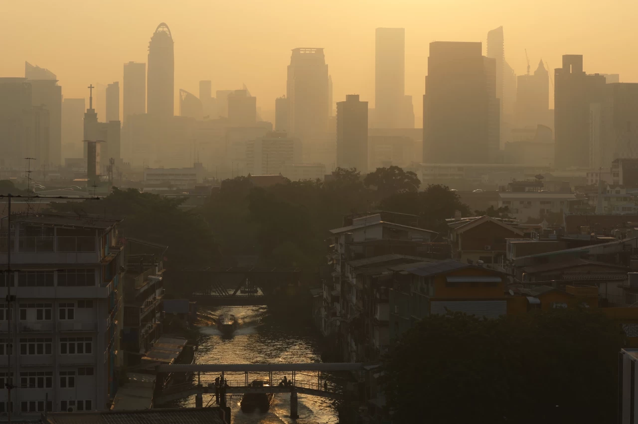 Bangkok'ta hava kirliliği sebebiyle 352 okulda eğitime ara verildi