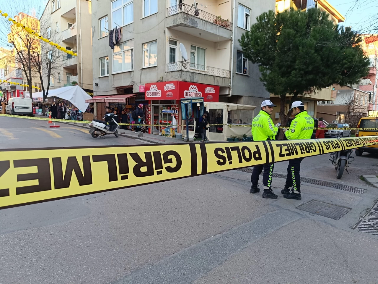 Pendik'te motosikletli silah kazası: Tutukluk yapan silahla kendini ve arkadaşını yaraladı!