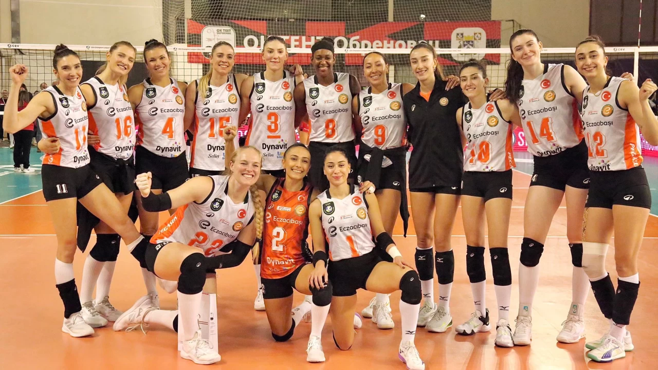 Eczacıbaşı Kadın Voleybol Takımı, Şampiyonlar Ligi'nde 5'te 5 yaptı, çeyrek finali garantiledi!