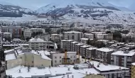 Erzurum'a mevsimin ilk karı yağdı