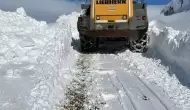 Kar kalınlığı 1 metreye ulaştı; ekipler çalışma başlattı