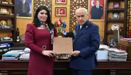 Devlet Bahçeli’ye “Sinema Yeşilçam” kitabı takdim edildi