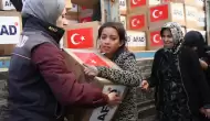 AFAD'dan dönüş yolundaki Suriyelilere gıda yardımı