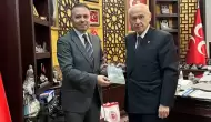 Yıldıray Çiçek’ten Devlet Bahçeli’ye anlamlı hediye: Beslediğiniz Kurtların Savaşı